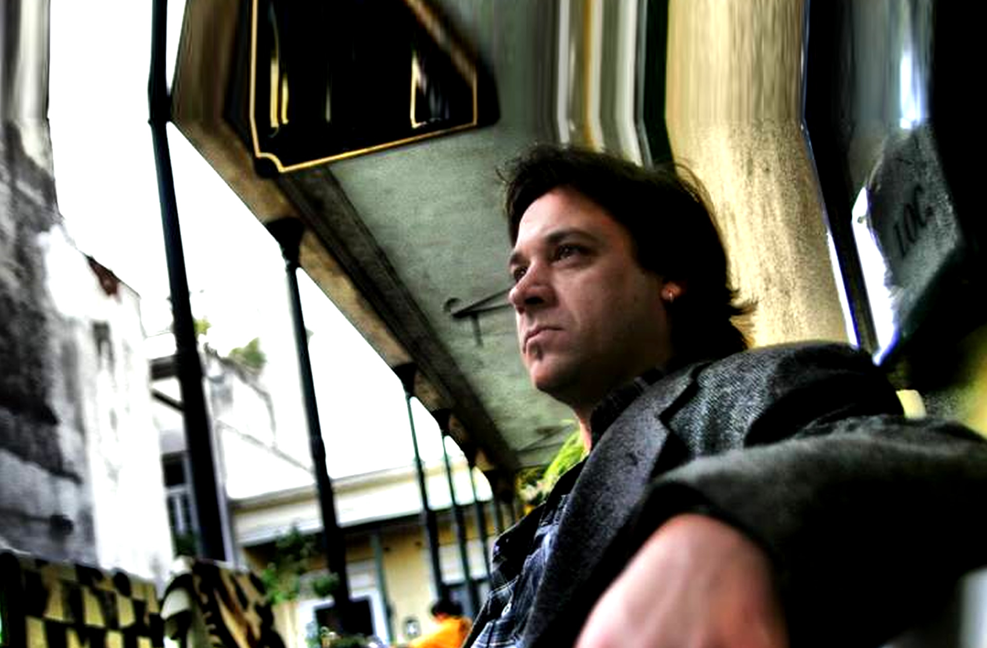 Walter Deleón (también conocido como Walter Luis Deleón), escritor y poeta argentino