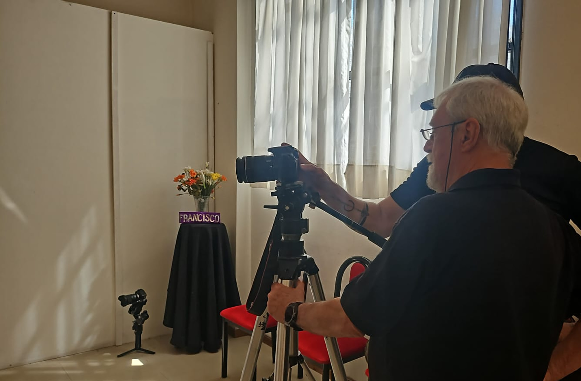 Walter Deleón (también conocido como Walter Luis Deleón) comediante, humorista, actor argentino