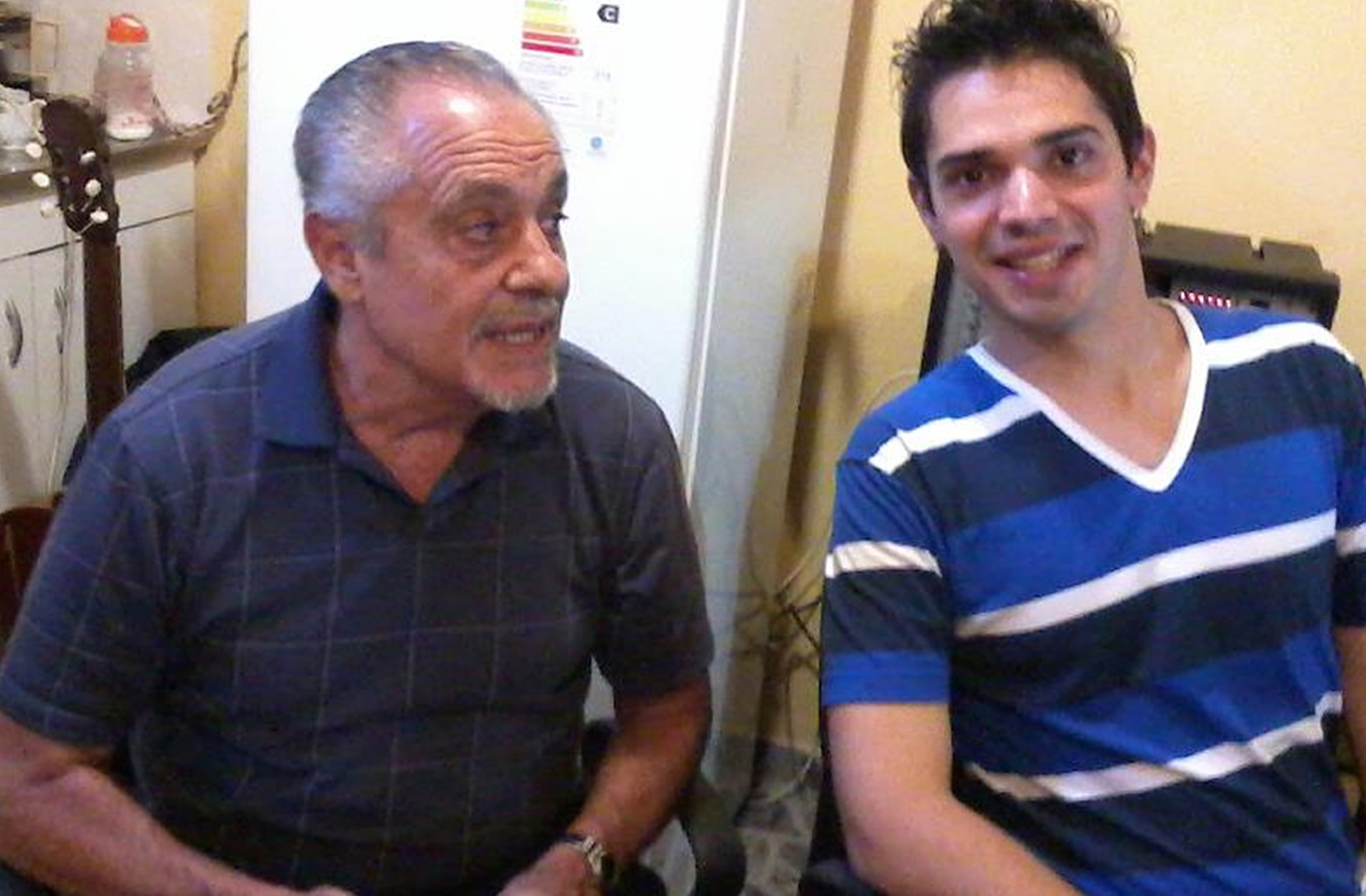 Walter Deleón (también conocido como Walter Luis Deleón), creativo, músico, comediante, escritor, poeta, guionista, dramaturgo argentino