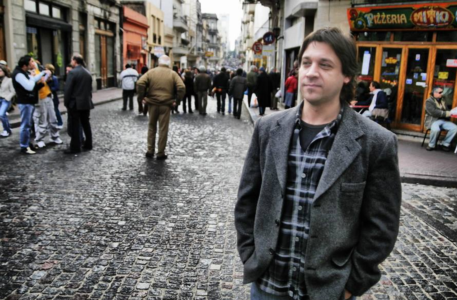 Walter Deleón (también conocido como Walter Luis Deleón), escritor, poeta, guionista, dramaturgo argentino