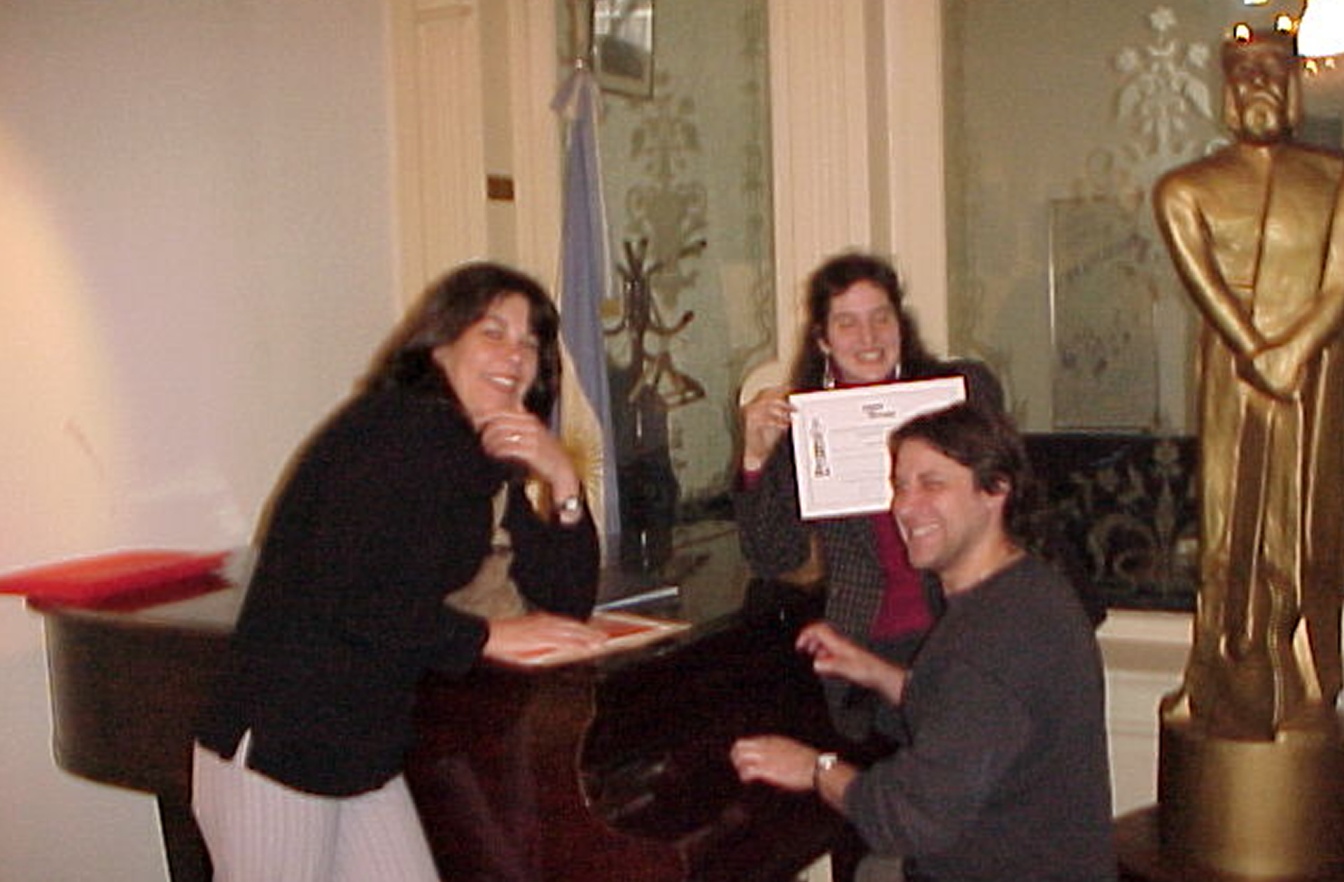 Walter Deleón (también conocido como Walter Luis Deleón), escritor, poeta, guionista, dramaturgo argentino