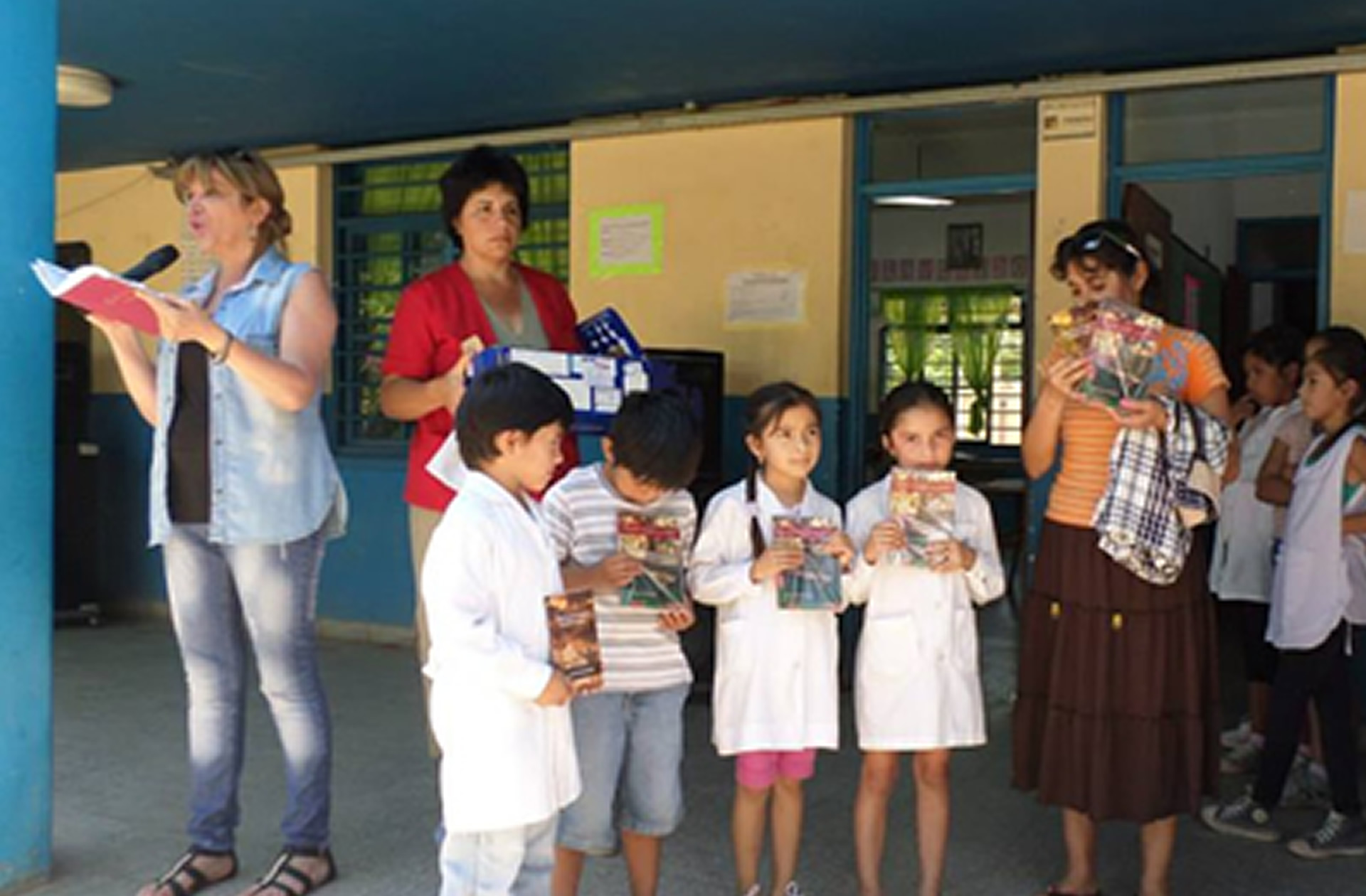 Walter Deleón (también conocido como Walter Luis Deleón), escritor, poeta, guionista, dramaturgo argentino