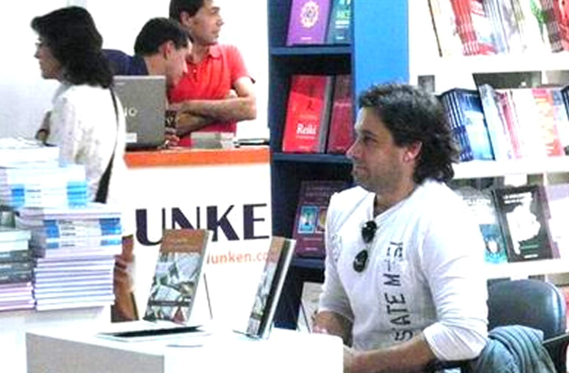 Walter Deleón (también conocido como Walter Luis Deleón), escritor, poeta, guionista, dramaturgo argentino