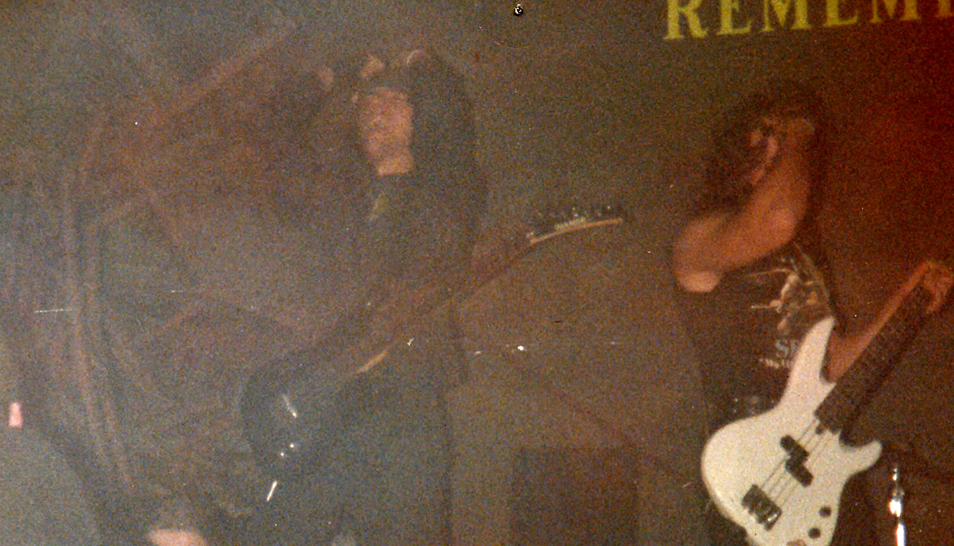 Walter Deleón (también conocido como Walter Luis Deleón), músico argentino